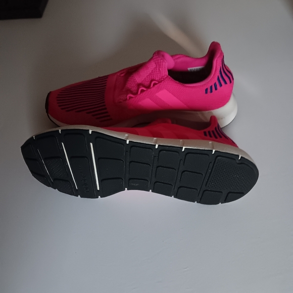 Women's Adidas Sneakers EUC - Picture 3 of 4